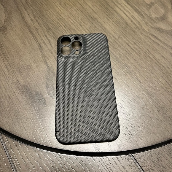 Apple iPhone 13 pro max carbon fiber case Reuterson